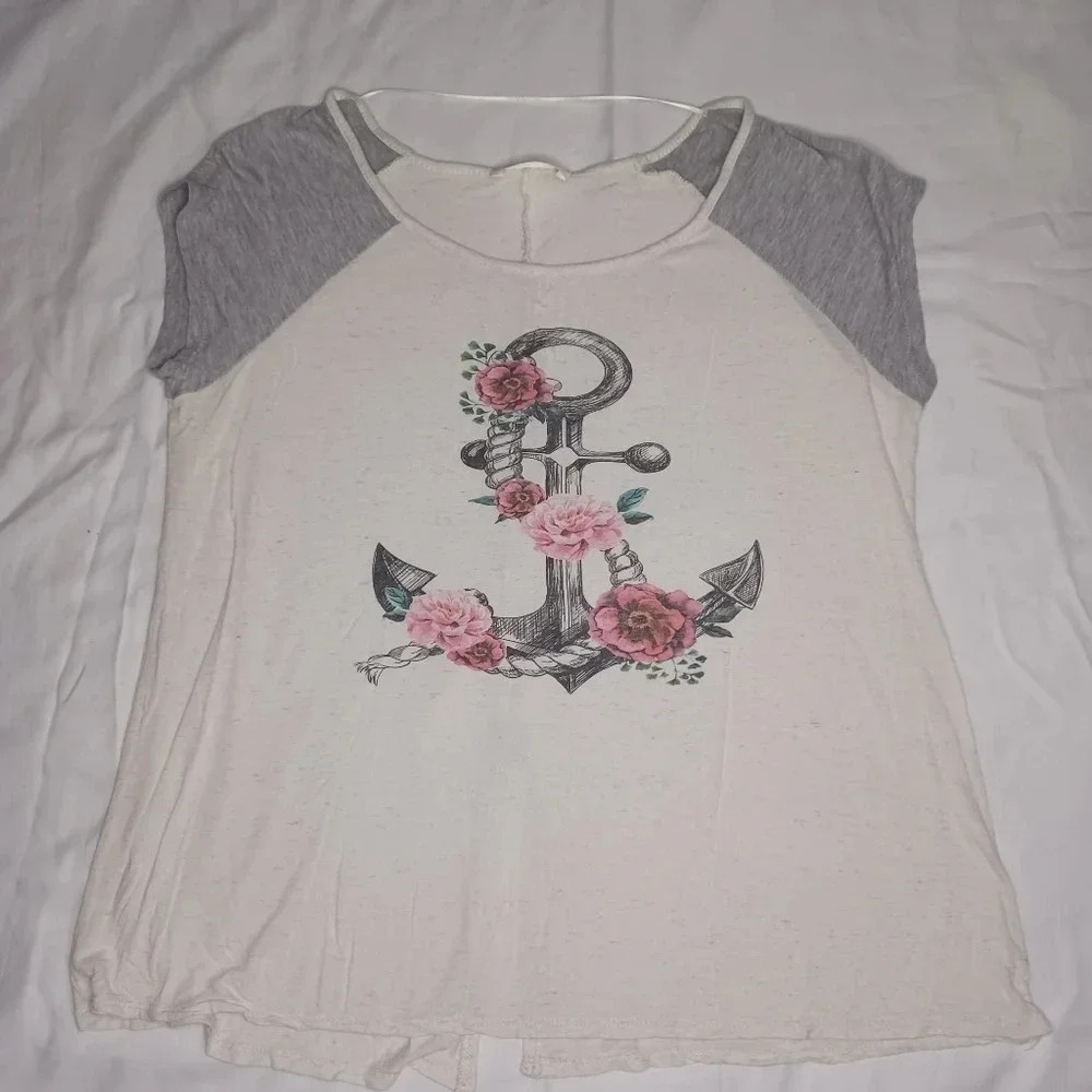 Threads studio T-shirt